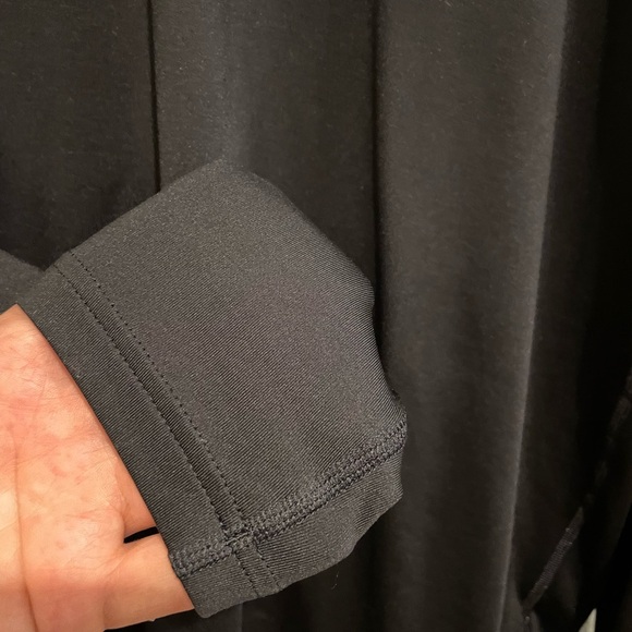 Men’s Under Armour XL black fitted cold gear top. - Picture 3 of 4